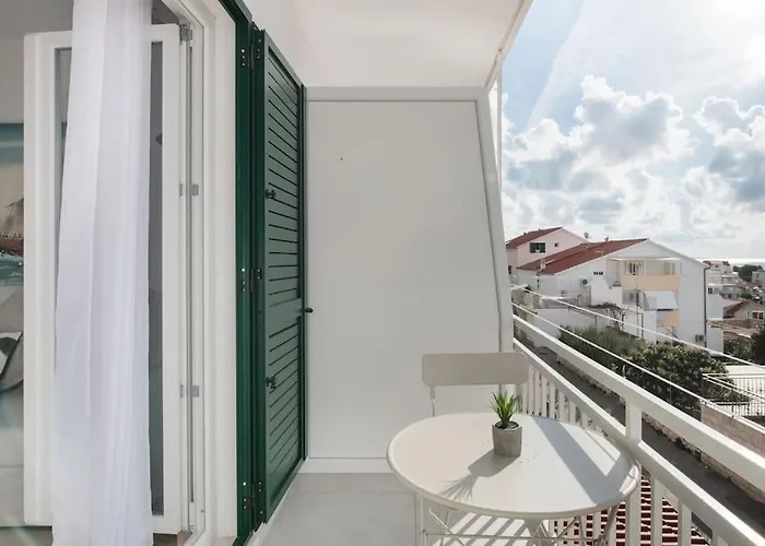 Walk To The From A Cool And Modern 흐바르