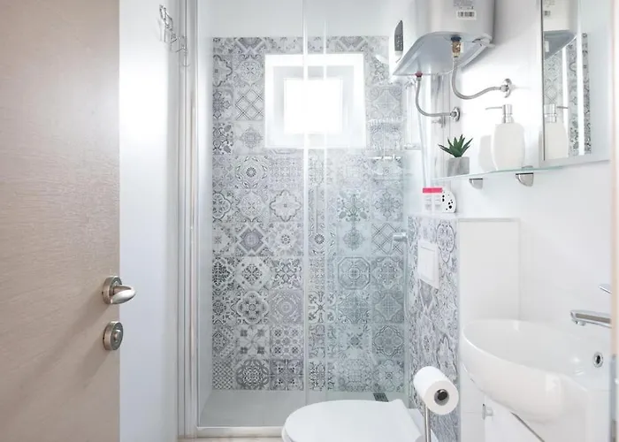 Walk To The From A Cool And Modern * 흐바르